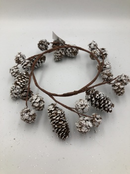 Grey berry + pinecone wreath d=22cm