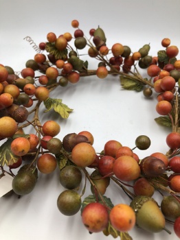 1.8cm mixed berry + leaves wreath 25x25x5cm